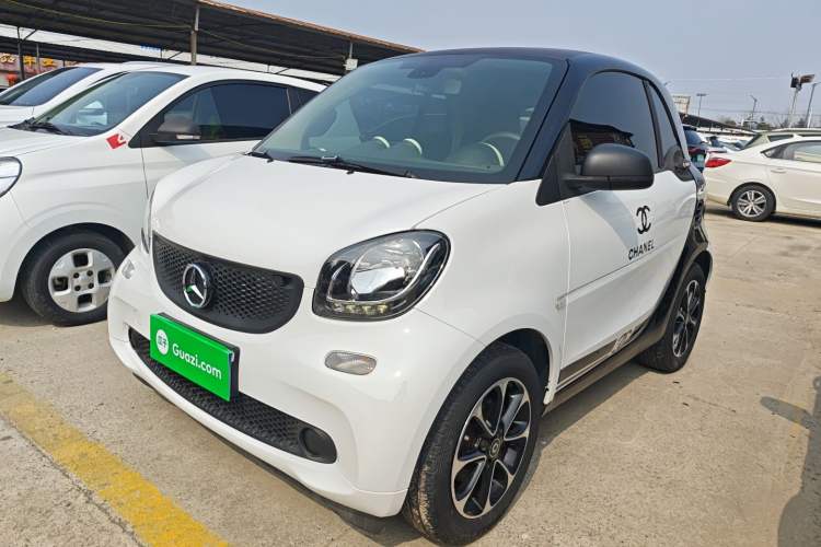 Used smart fortwo 2015 1.0L 52 kW hardtop Dynamic version