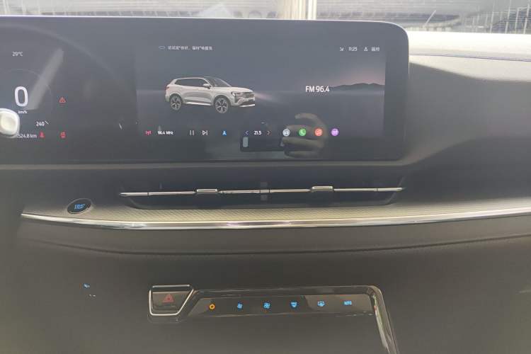 Used Ford Equator Sport 2025 EcoBoost 170 Platinum Edition Audio And AC Panel