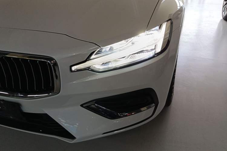 Used Volvo V60 2024 B5 Zhiyuan Luxury Edition
