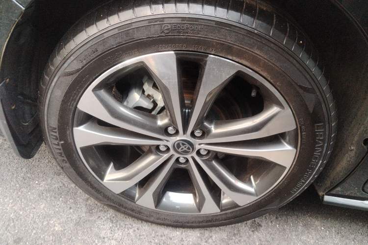 Used Toyota Granvia 2022 2.5L Hybrid Premium Edition
