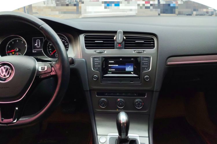 Used Volkswagen Golf 2016 230TSI Automatic Luxury Version Audio And AC Panel