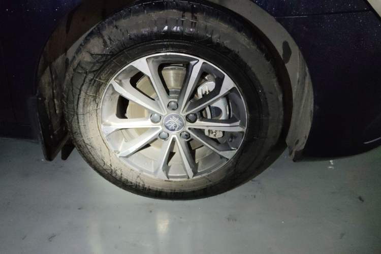 Used BYD Qin PLUS 2023 Champion Edition DM-i 55KM Leading Model Right Front Wheel Hub