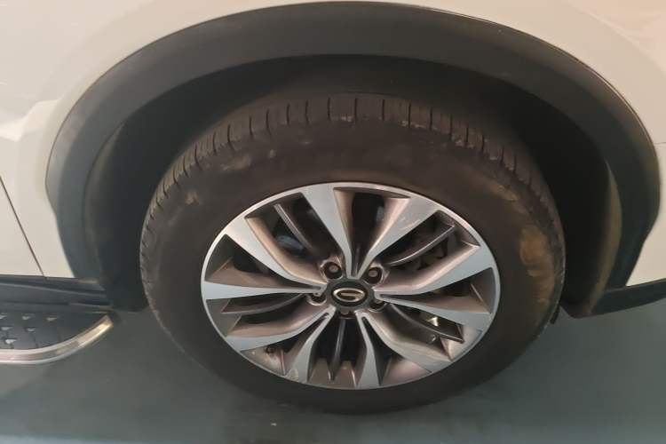 Used GAC Trumpchi GS8 2017 320T Two-Wheel Drive Luxury Smart Connectivity Version (7 Seats) Right Front Wheel Hub