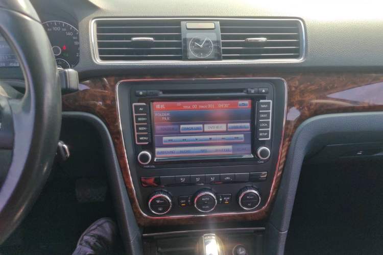 Used Volkswagen Passat 2011 1.8TSI DSG Prestige Edition Audio And AC Panel