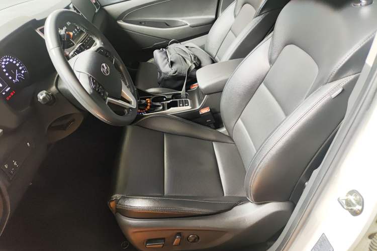 Used Hyundai Tucson 2018 1.6T Dual-Clutch Two-Wheel Drive 15th Anniversary Special Edition