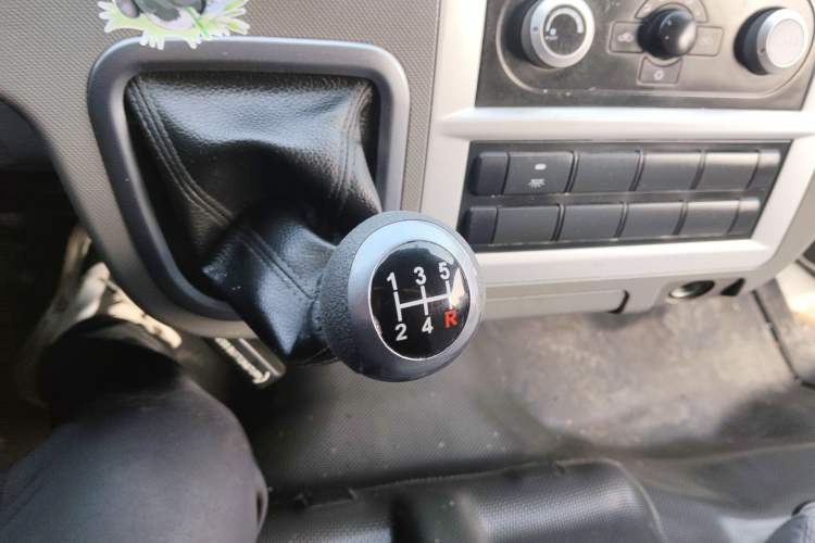 Used Foton Scenic G7 2020 2.4L Commercial Version Long Wheelbase High-Roof 6-Seater Business Vehicle China VI Emission Standard Model 4K22D4M