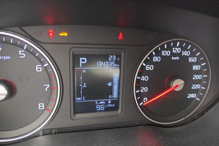 Used Kia KX3 2015 1.6L Automatic Two-Wheel Drive DLX Odometer Close Up