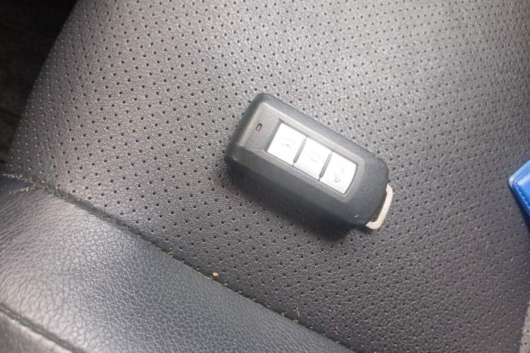 Used Mitsubishi Outlander 2016 2.4L 4x4 Elite Edition 7-Seater