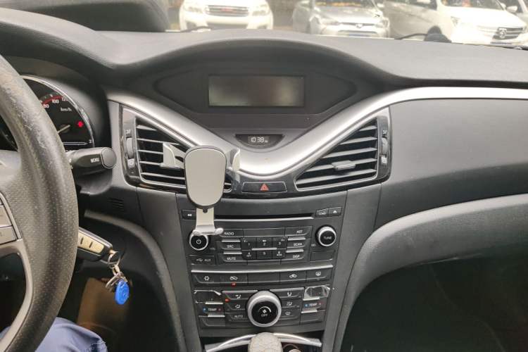 Used Bestune B70 2014 2.0L automatic comfort version Audio And AC Panel