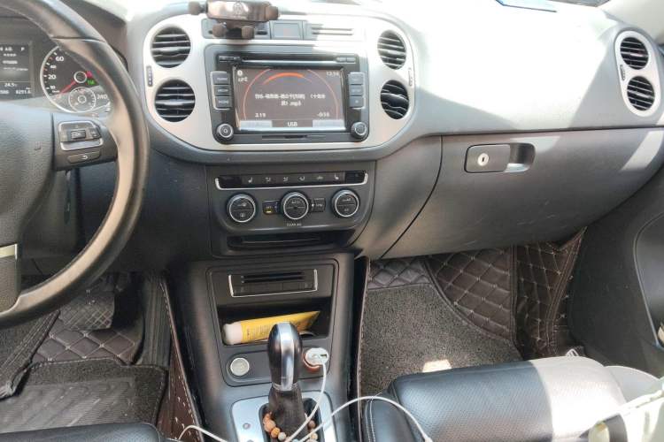 Used Volkswagen Tiguan 2016 300TSI Automatic Two-Wheel Drive Luxury Edition Audio And AC Panel