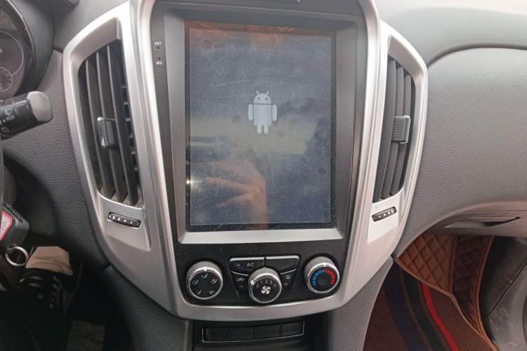 Used JMC Yusheng S350 2013 2.4T Manual Two-Wheel Drive Diesel Ultra-Luxury 5-Seater
