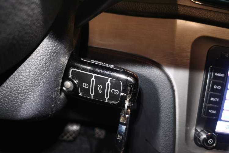 Used Volkswagen Lavida 2013 Revised Version 1.6L Automatic Luxury Edition Vehicle Key