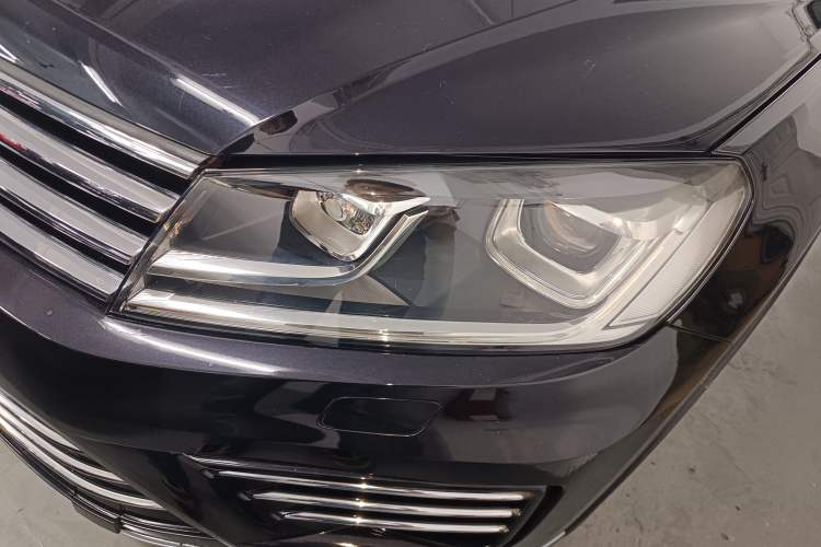 Used Volkswagen Touareg 2016 3.0 TSI High-End Version Left Front Headlight
