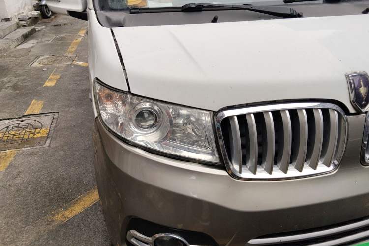 Used Jinbei New Hiace X30L 2021 1.5L Business Central Air-Conditioned Coach China VI Standard SWC15M Right Front Headlight