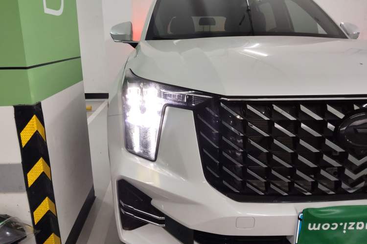 Used GAC Trumpchi GS8 2025 Linghang Series 2.0 TGDI Two-Wheel-Drive Luxury Edition 5 Seats Right Front Headlight