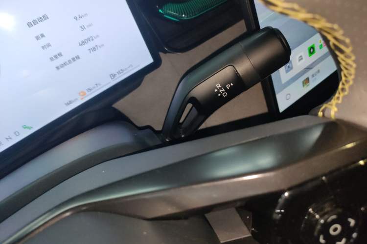 Used Lynk & Co 08 EM-P 2023 245km Ultra-Long Range Halo Gear Lever