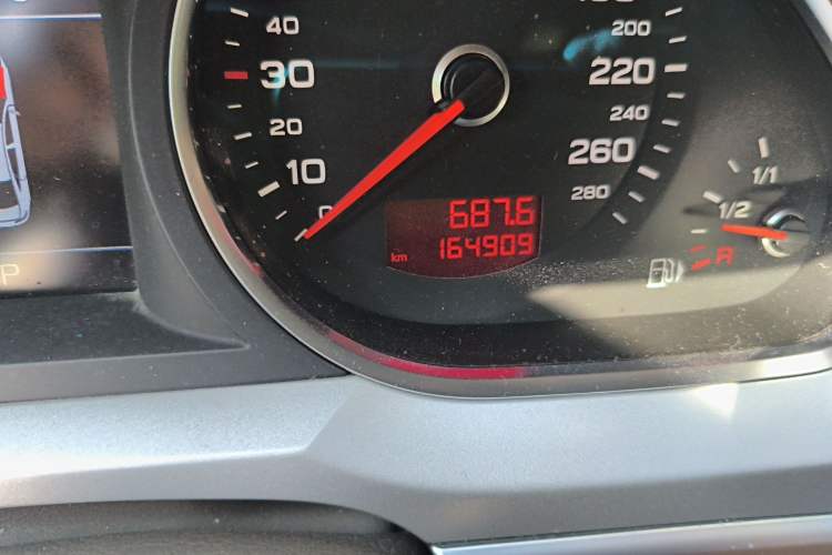 Used Audi A6L 2011 2.8 FSI Luxury Model Odometer Close Up