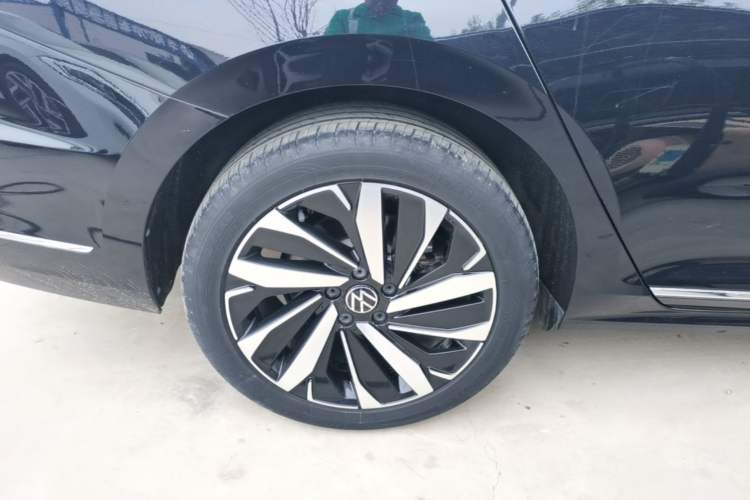 Used Volkswagen Passat 2022 330TSI Starry Luxury Edition Right Rear Wheel Hub