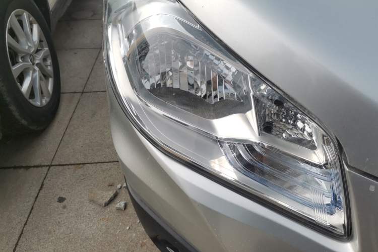 Used Suzuki S-Cross 2015 1.6L CVT Two-Wheel Drive Entry-Level Trim
