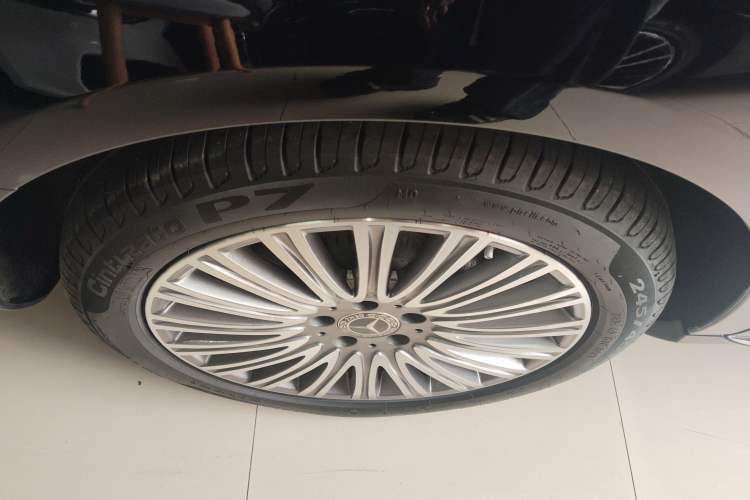 Used Mercedes-Benz E-Class 2023 Updated E 300 L Luxury Edition Right Rear Wheel Hub