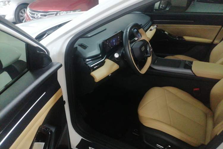 Used Geely Galaxy L6 2023 125km PLUS Driver Seat