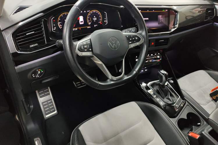 Used Volkswagen Tayron X 2020 330TSI Two-Wheel Drive Luxury Smart Connectivity Version Center Console