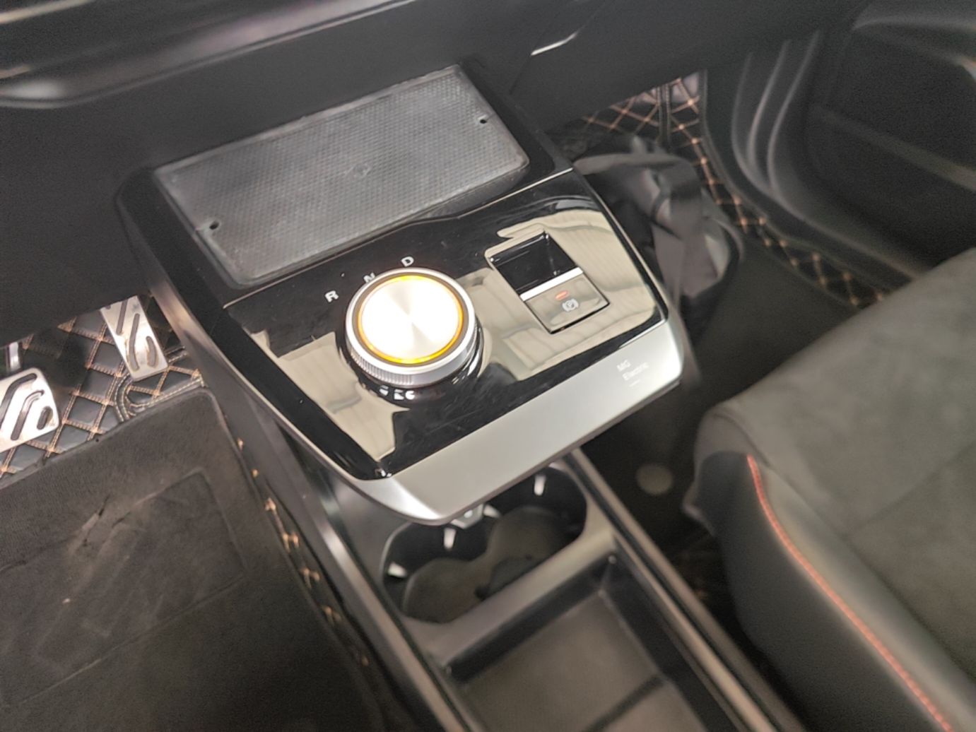 MG 4 EV 2022 460 km All-Wheel-Drive Performance Version — снимка 16