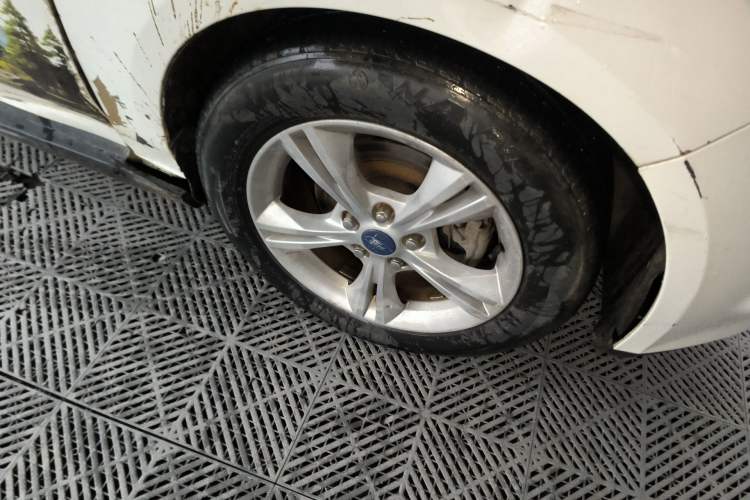 Used Ford Focus 2012 Sedan 1.6L Manual Fashion Edition