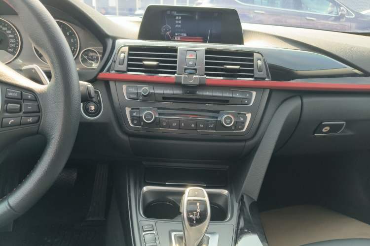 Used BMW 3 Series 2015 320i Sport Design Package
