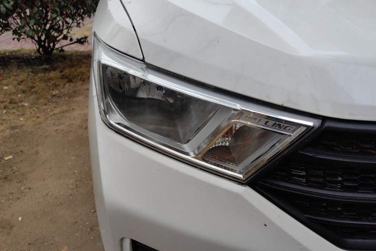 Used Wuling Hongguang 2021 1.5L Revised S Base Version Hydraulic Power Steering LAR Right Front Headlight