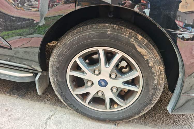 Used Juntian Black Warrior Youth 2025 2.0T Gasoline Top-of-the-Line Version Right Front Wheel Hub