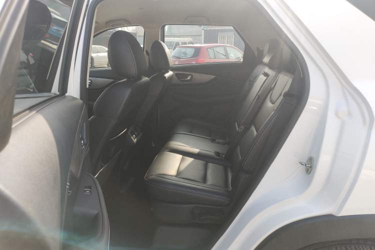 Used Dongfeng Fengon S560 2018 1.8L Manual Urban Model 7 Seats