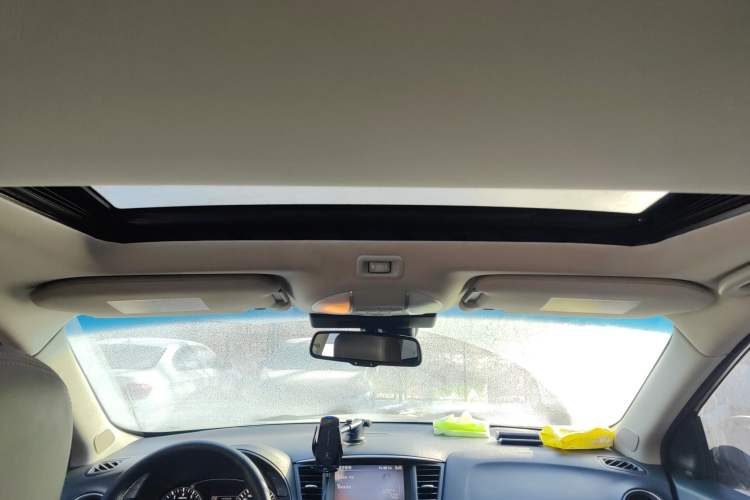 Used Infiniti QX60 2014 3.5L Four-Wheel Drive All-Terrain Version Headliner