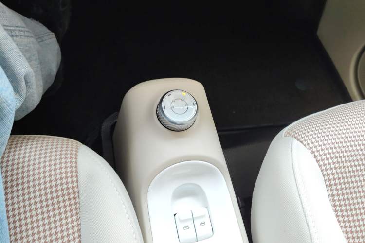 Used Wuling Hongguang MINIEV 2024 3rd Generation 215km Youth Edition Gear Lever