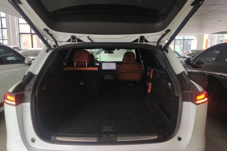 Used XPeng G9 2022 702 Max Trunk