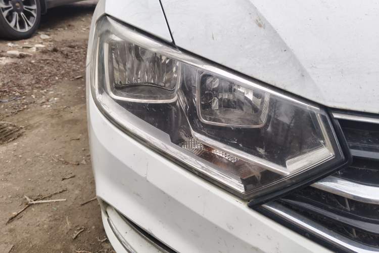 Used Volkswagen Bora 2017 1.6L Automatic Comfort Model Right Front Headlight
