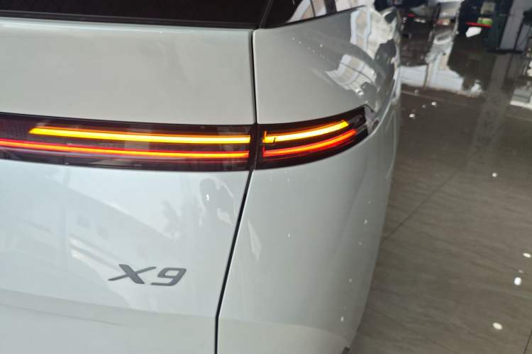Used XPeng X9 2025 740 Ultra-Long Range Max
