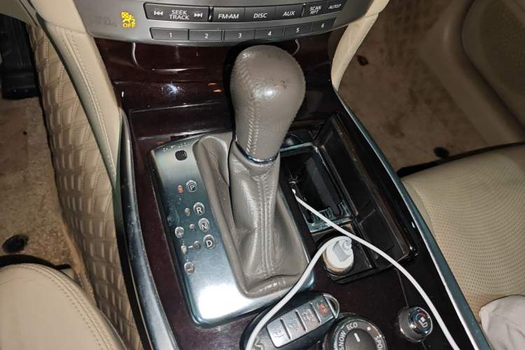 Used Infiniti M Series 2012 M25L Comfort Edition Gear Lever
