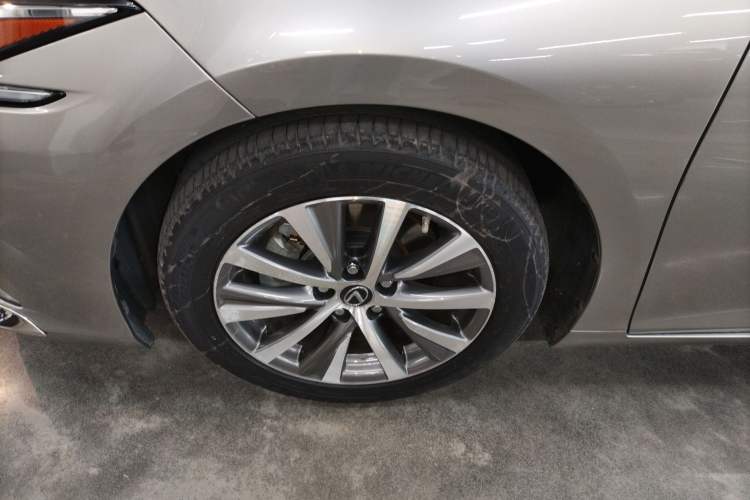 Used Lexus ES 2020 300h Premier Edition Left Front Wheel Hub