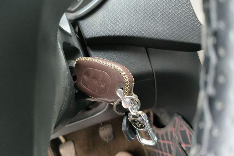 Used SAIC MAXUS T60 2017 2.4L Gasoline Manual Transmission Two-Wheel Drive High Ground Clearance Comfort Edition Standard Cabin
