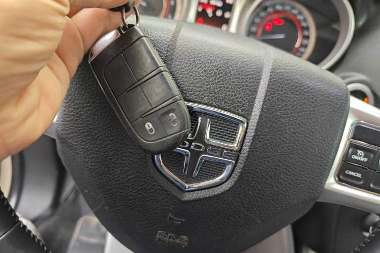 Used Dodge Journey 2013 2.4L Two-Wheel Drive Luxury Version Vehicle Key