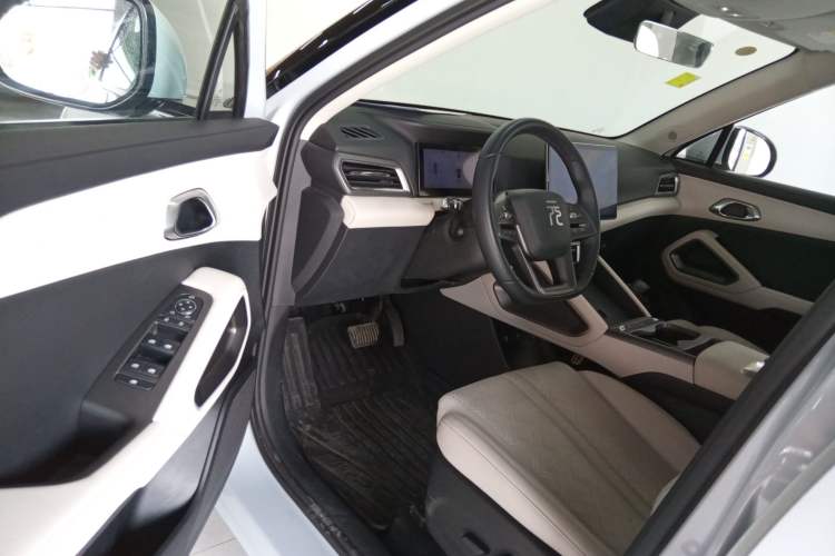 Used BYD Yuan UP 2025 Intelligent Driving Version 401 km Leading Edition