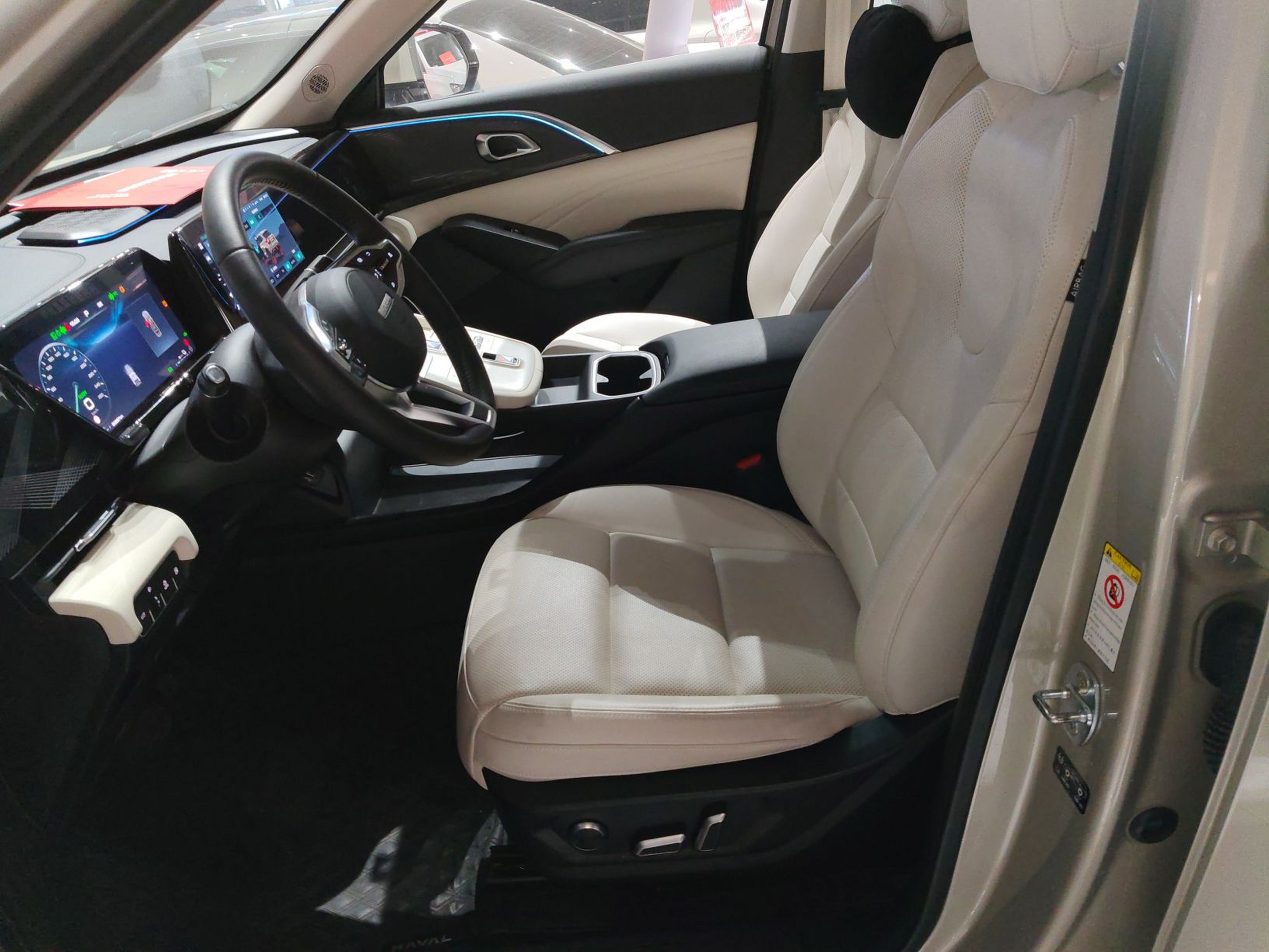 المقاعد الأمامية داخل السيارة