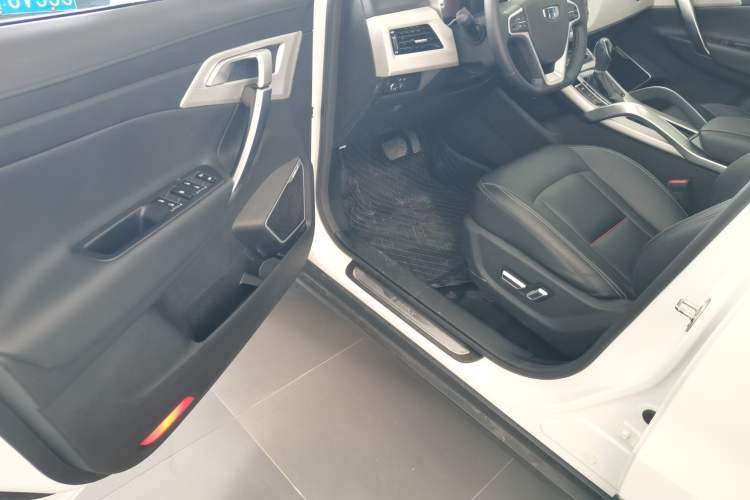 Used Geely Auto Emgrand X7 Sport 2018 1.8TD Automatic Two-Wheel Drive Smart Connect 4G Internet Edition Driver Seat