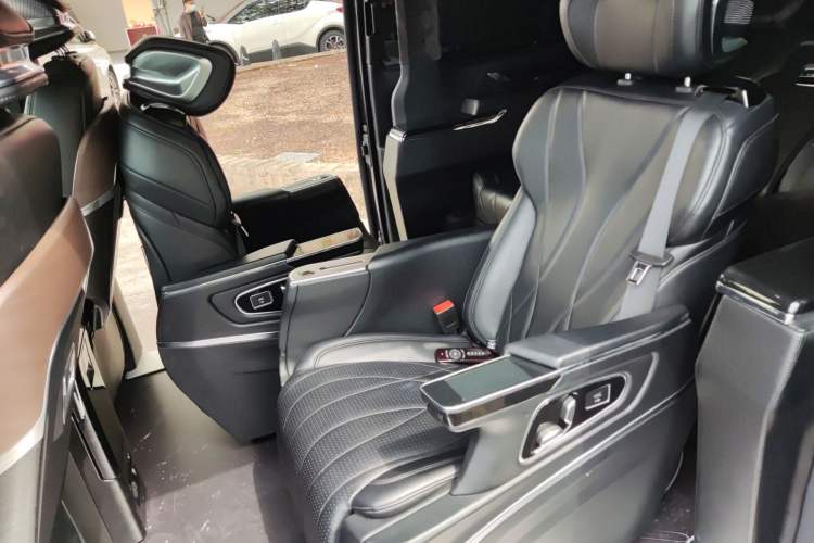 Used Volkswagen Multivan 2016 2.0 TSI 4x4 Premium Edition 7-Seater
