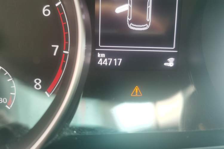 Used Volkswagen Golf 2019 280TSI DSG R-Line China VI Standard Odometer Close Up