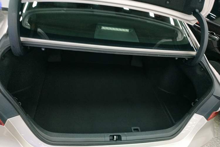 Used Toyota Camry 2018 Dual-Engine 2.5 HG Luxury Edition Trunk