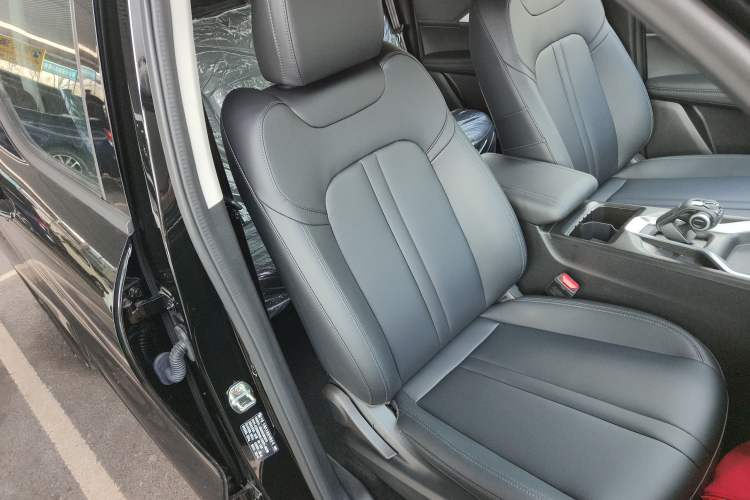 Used Great Wall King Kong Poer 2024 2.0T Automatic 8AT Diesel Two-Wheel-Drive Elite Flatbed
