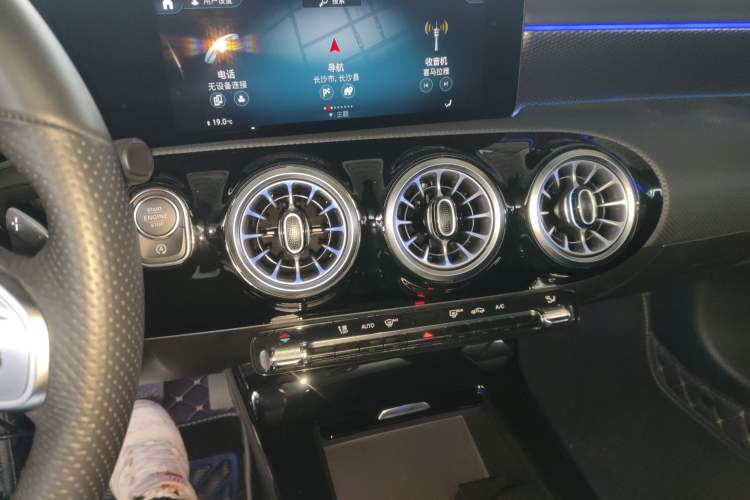 Used Mercedes-Benz A-Class 2022 Revised Version A 200 L Sport Sedan Fashionable Style
