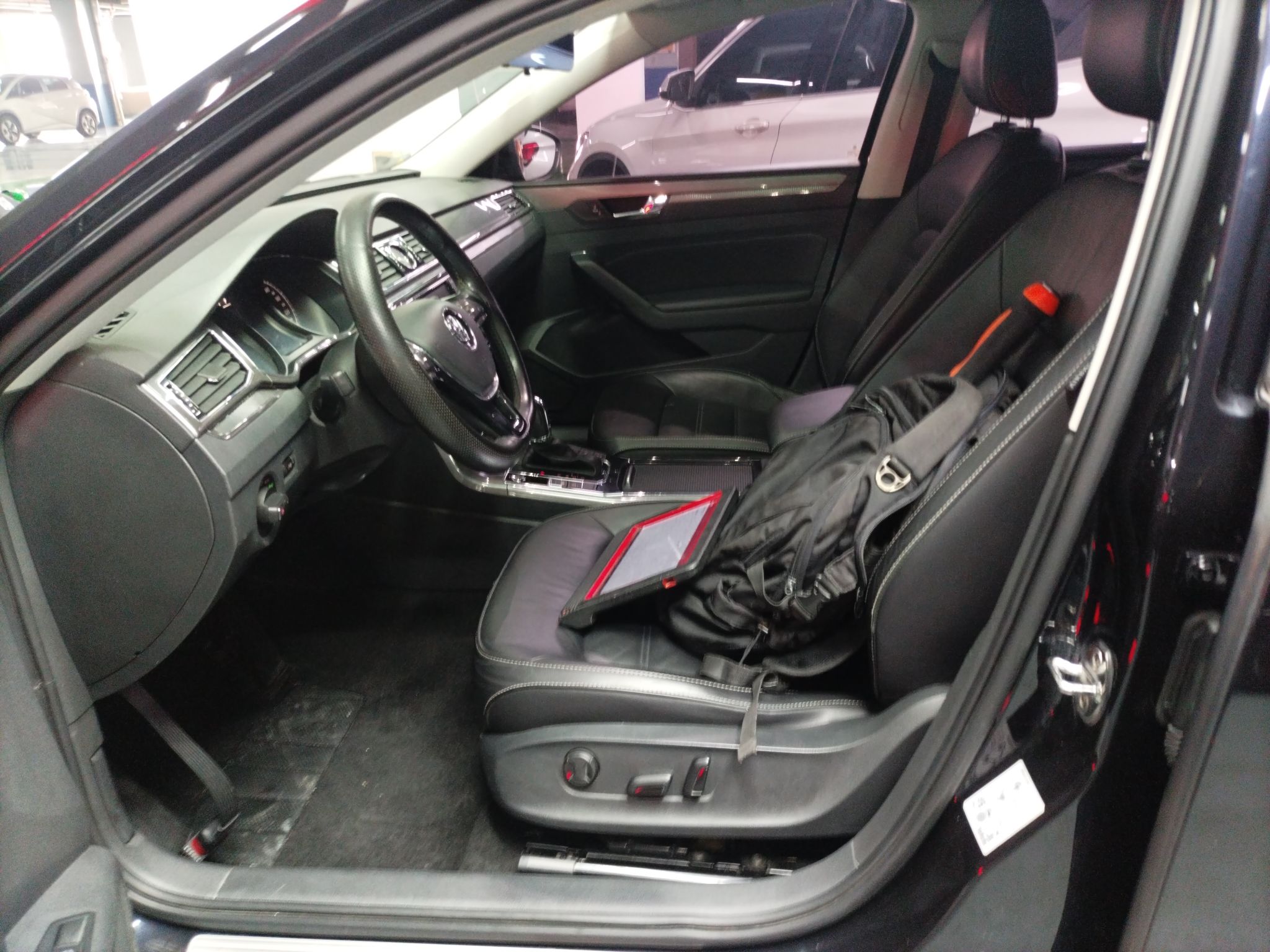 Переднее сиденье в автомобиле